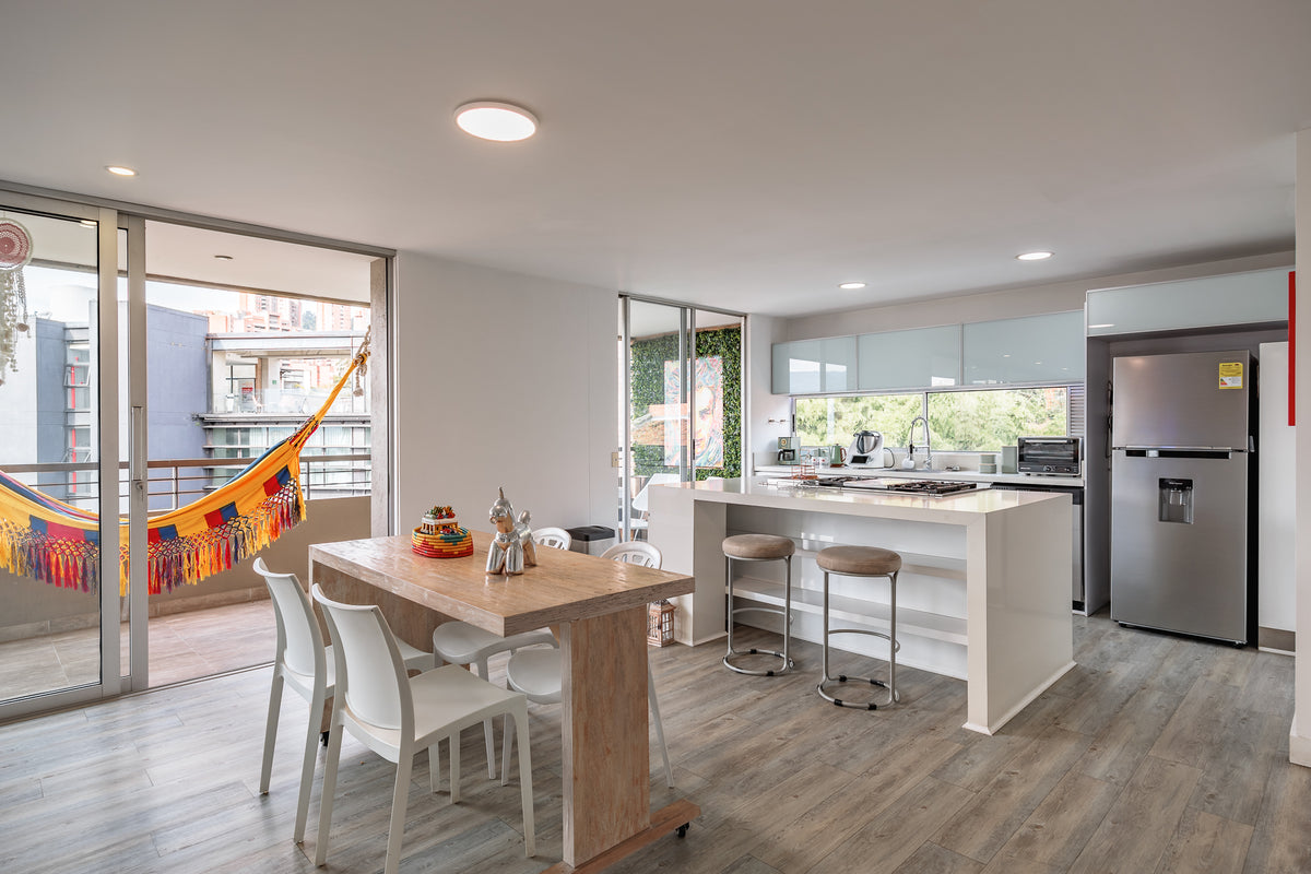 El Poblado Provenza Apartment, Upper Town, 2 BR 