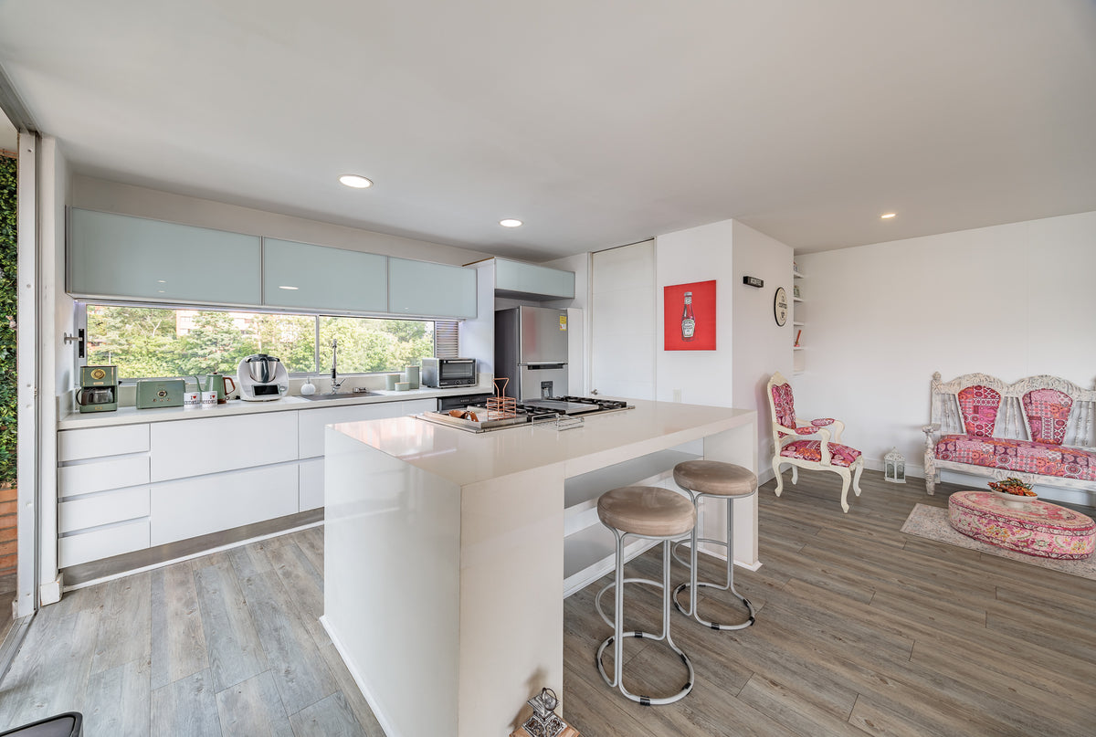 El Poblado Provenza Apartment, Upper Town, 2 BR 