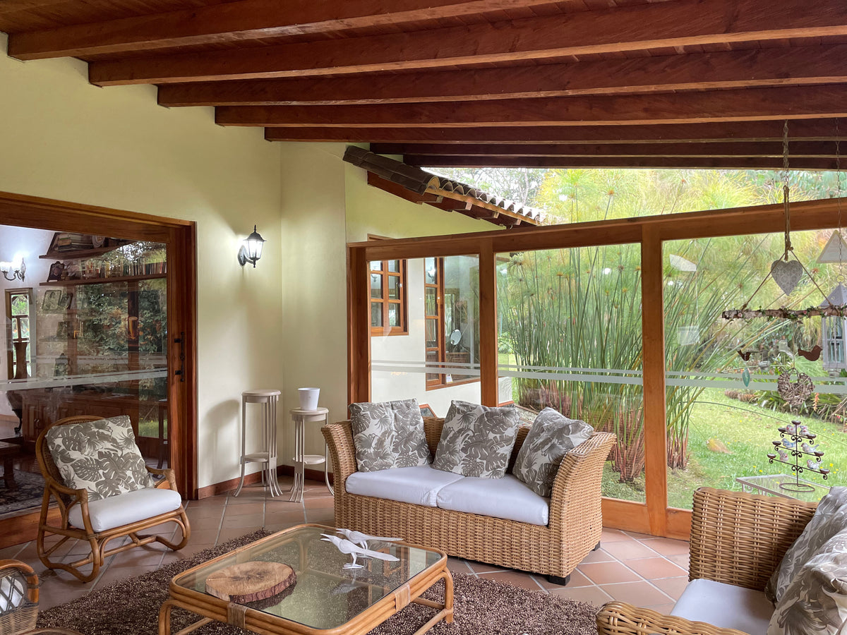 Casa campestre de inspiración francesa en Alto del Escobero