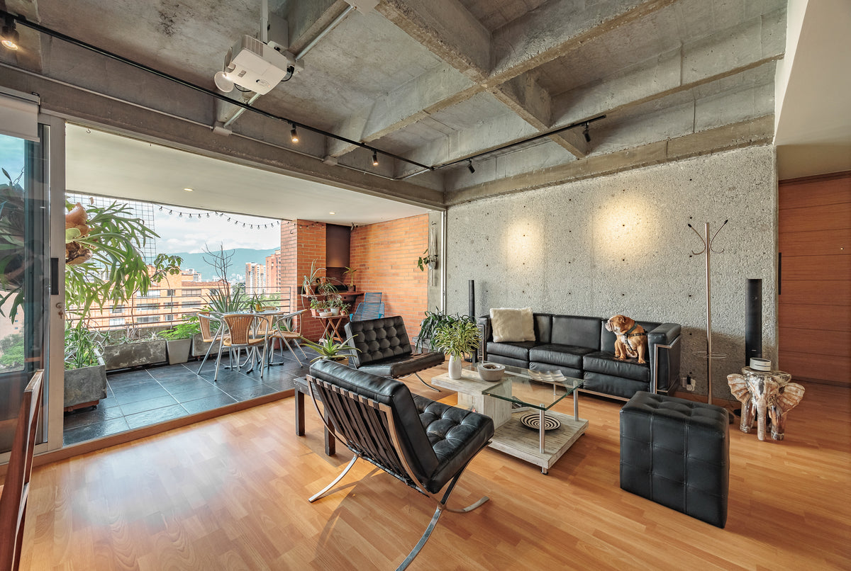 Apartamento tipo loft industrial con balcón y vista Sector La Florida, El Poblado