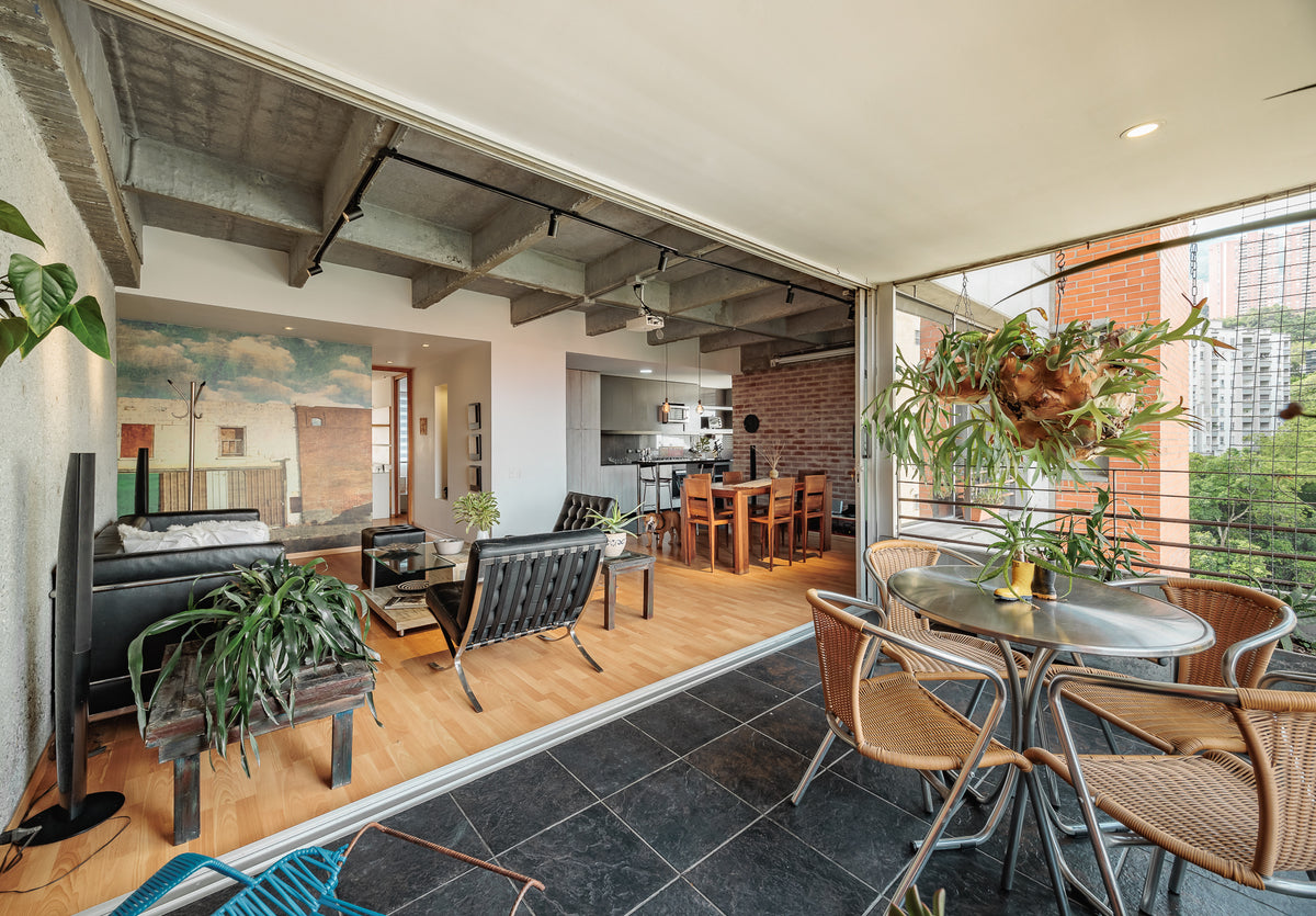 Apartamento tipo loft industrial con balcón y vista Sector La Florida, El Poblado