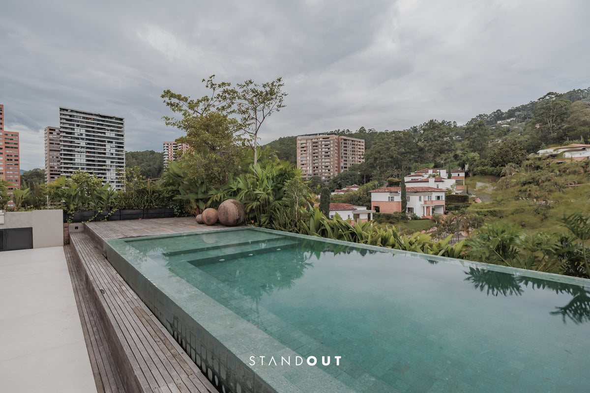 Penthouse in El Poblado with private pool, city views, and luxury finishes