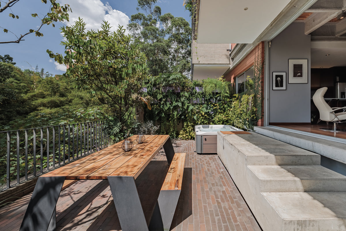 1BR Apartment with Terrace and Jacuzzi in Las Lomas, 5 Min from Provenza