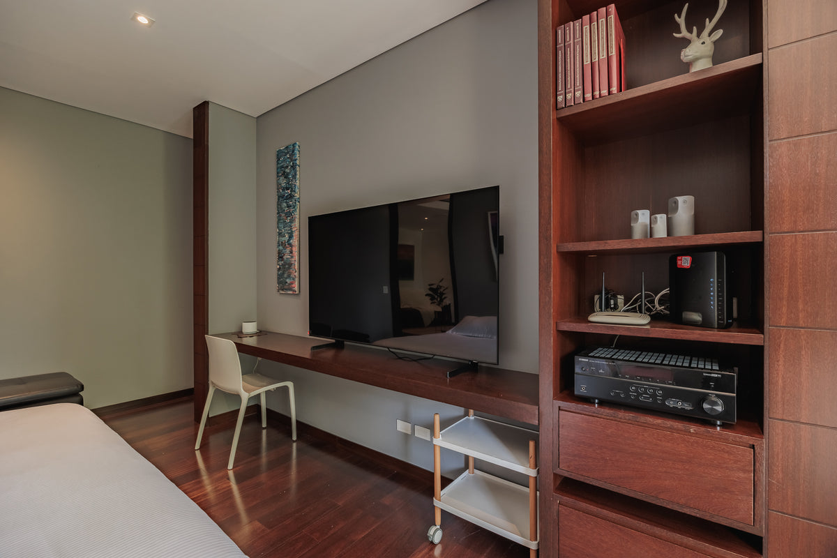 1BR Apartment with Terrace and Jacuzzi in Las Lomas, 5 Min from Provenza