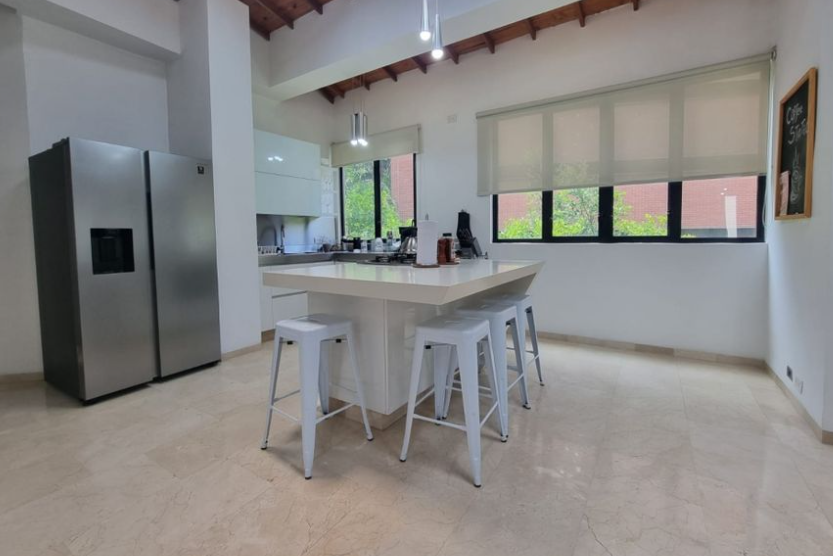 Bright apartment in San Lucas, El Poblado – near Smart Fit and Pricesmart