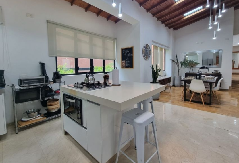 Bright apartment in San Lucas, El Poblado – near Smart Fit and Pricesmart