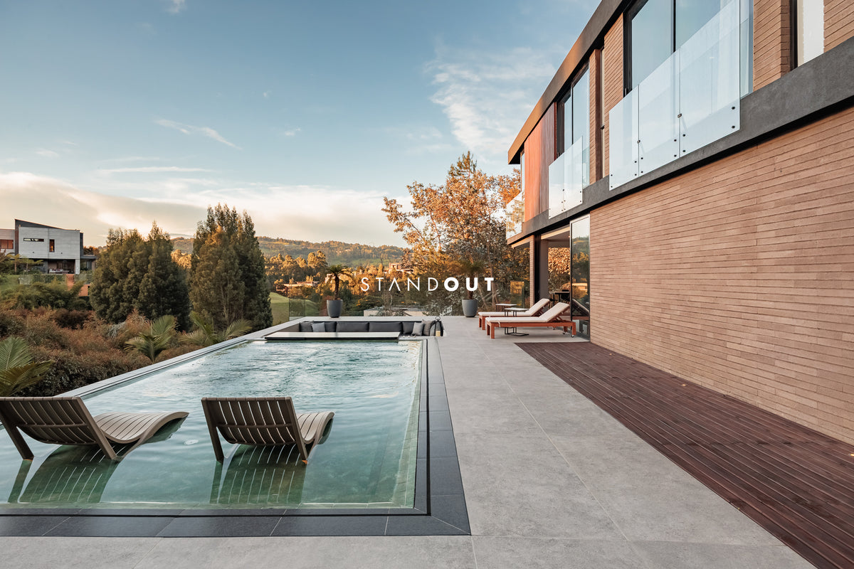 Casa moderna en Alto de las Palmas con vista al lago, piscina climatizada y diseño de lujo