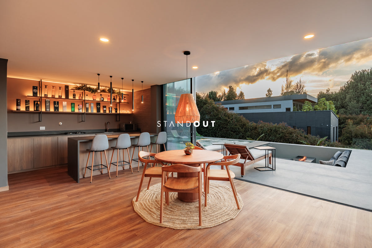 Casa moderna en Alto de las Palmas con vista al lago, piscina climatizada y diseño de lujo