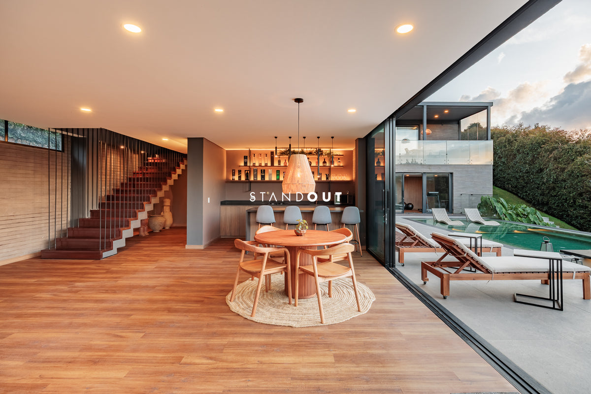 Casa moderna en Alto de las Palmas con vista al lago, piscina climatizada y diseño de lujo