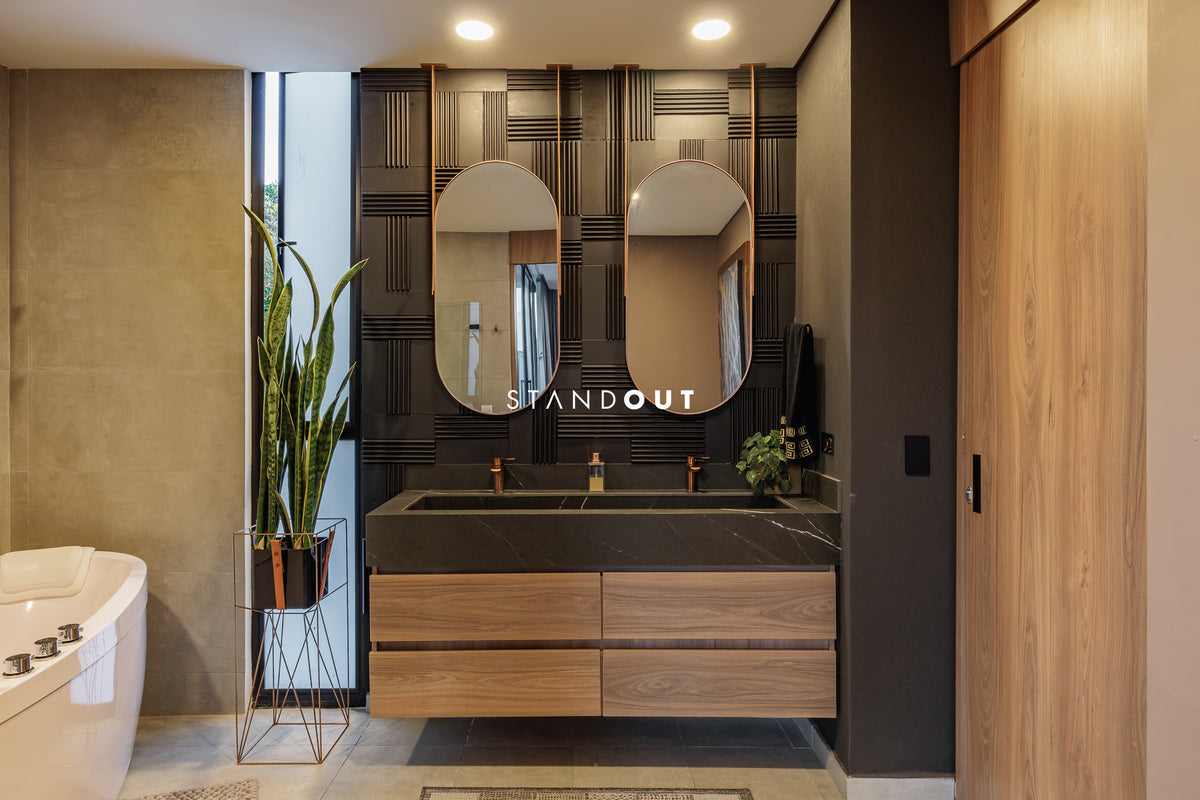 Casa moderna en Alto de las Palmas con vista al lago, piscina climatizada y diseño de lujo