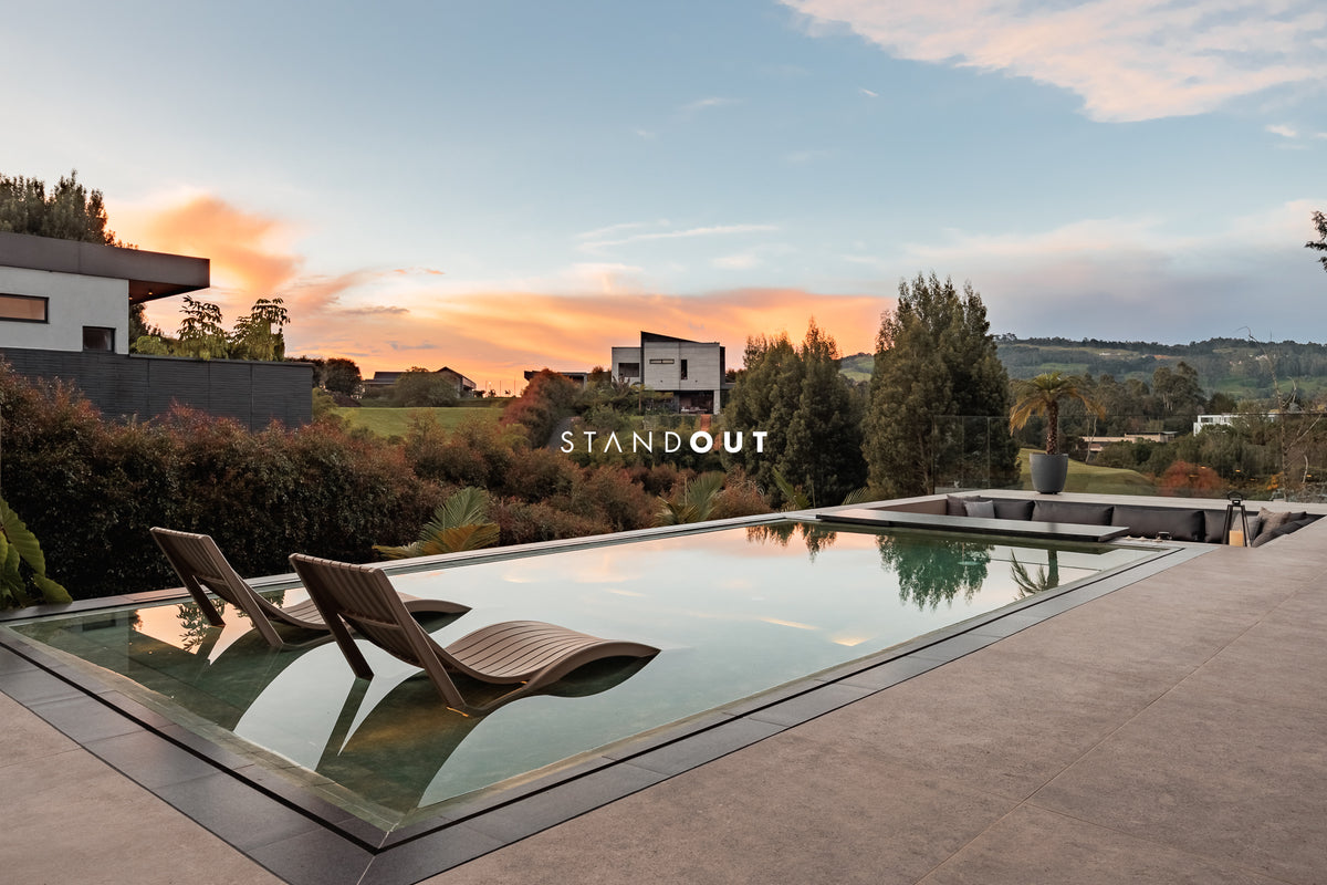 Casa moderna en Alto de las Palmas con vista al lago, piscina climatizada y diseño de lujo