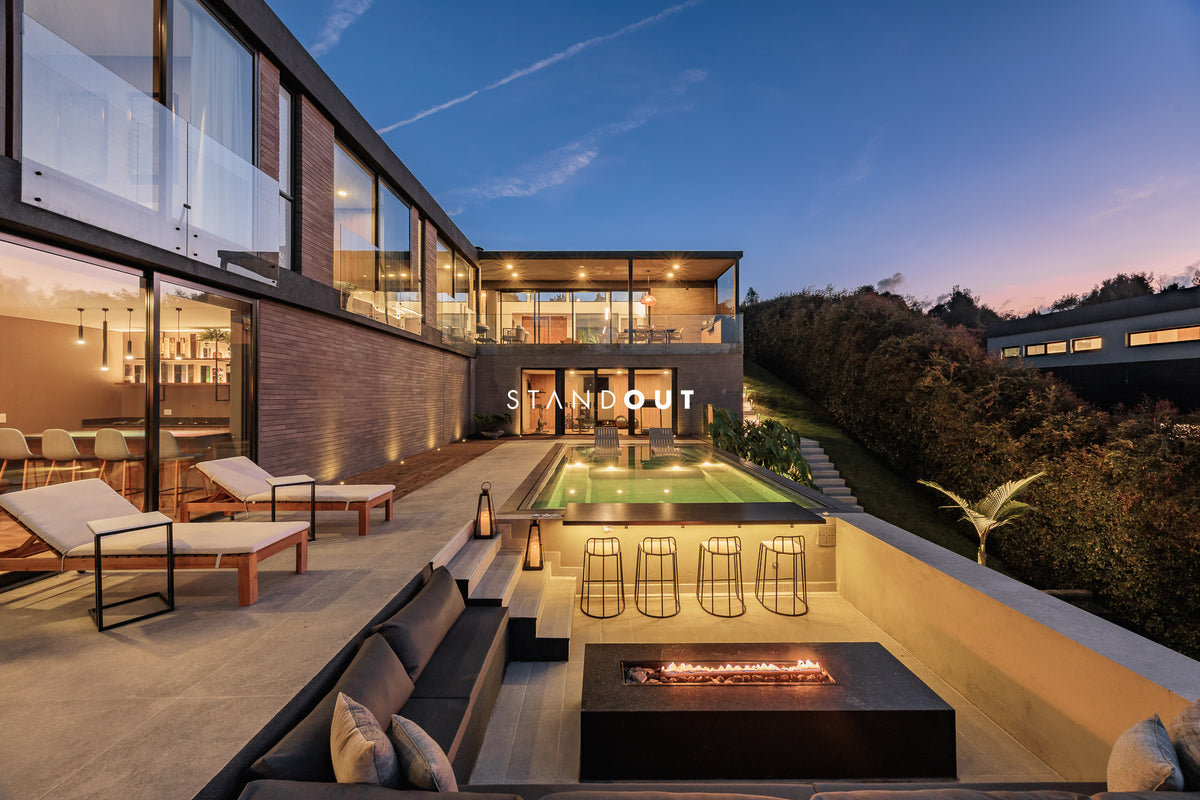 Casa moderna en Alto de las Palmas con vista al lago, piscina climatizada y diseño de lujo