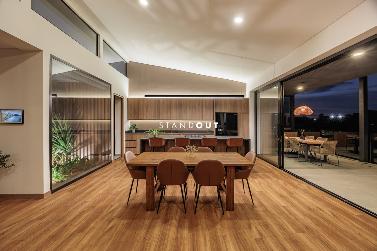 Casa moderna en Alto de las Palmas con vista al lago, piscina climatizada y diseño de lujo