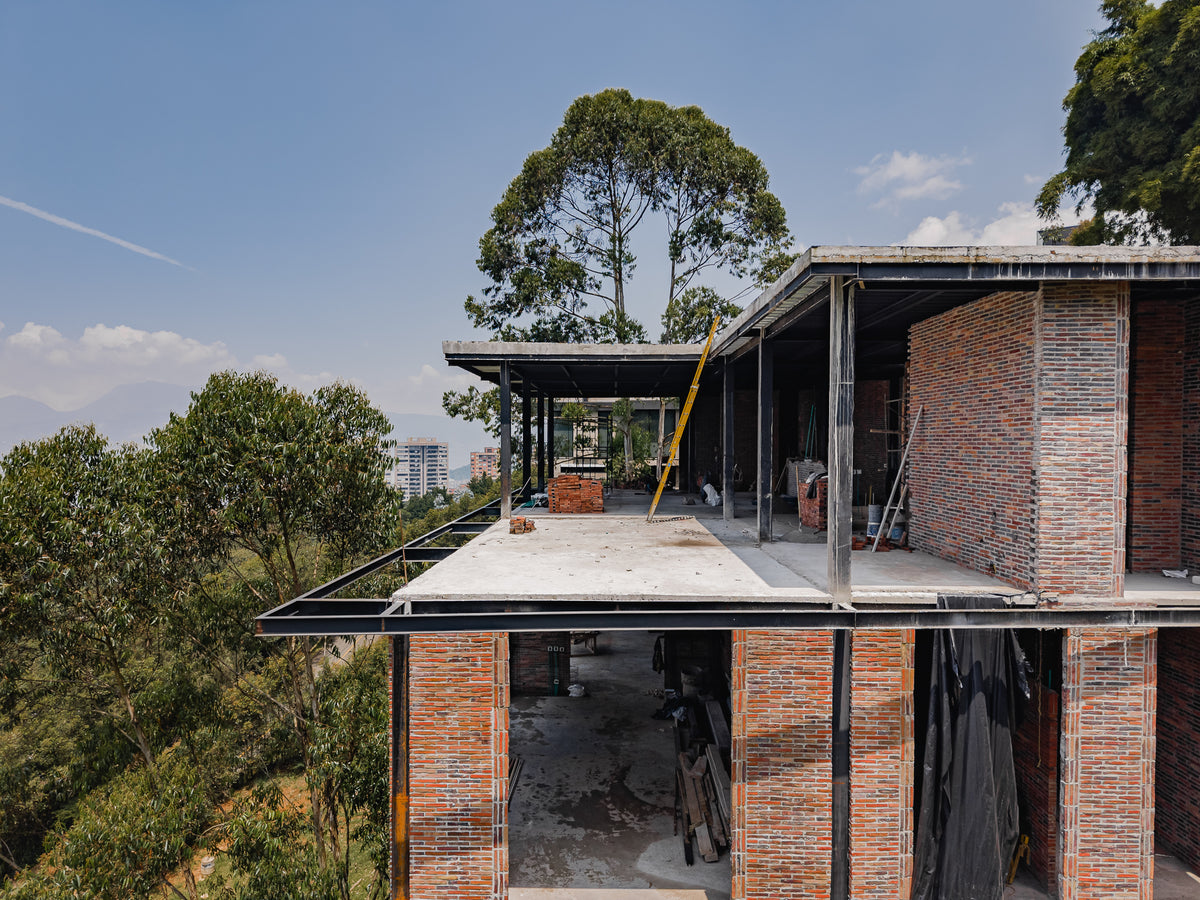 House under construction (75%) La Calera, El Poblado – Lot 1,523 m² and 680 m² built