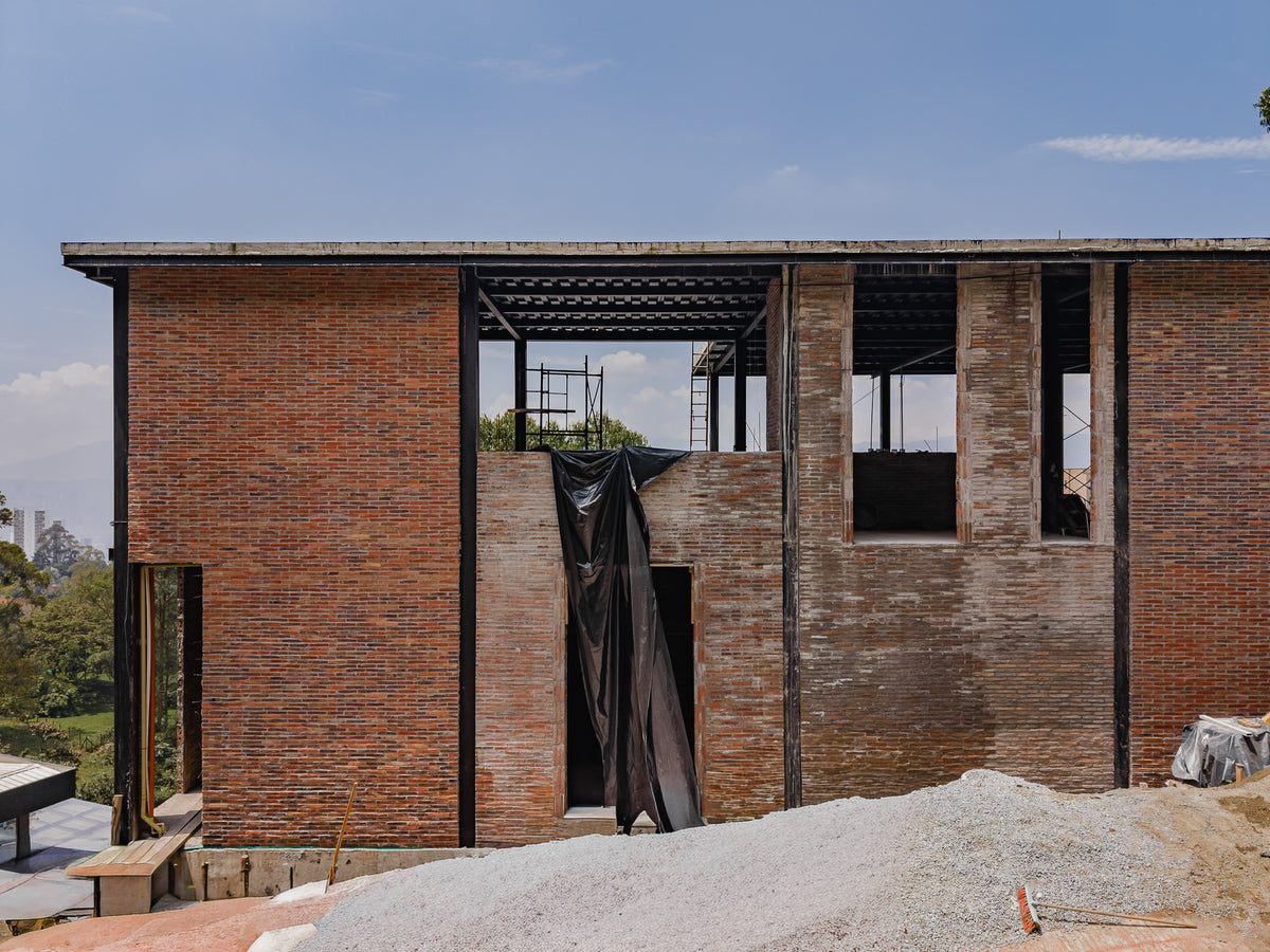House under construction (75%) La Calera, El Poblado – Lot 1,523 m² and 680 m² built
