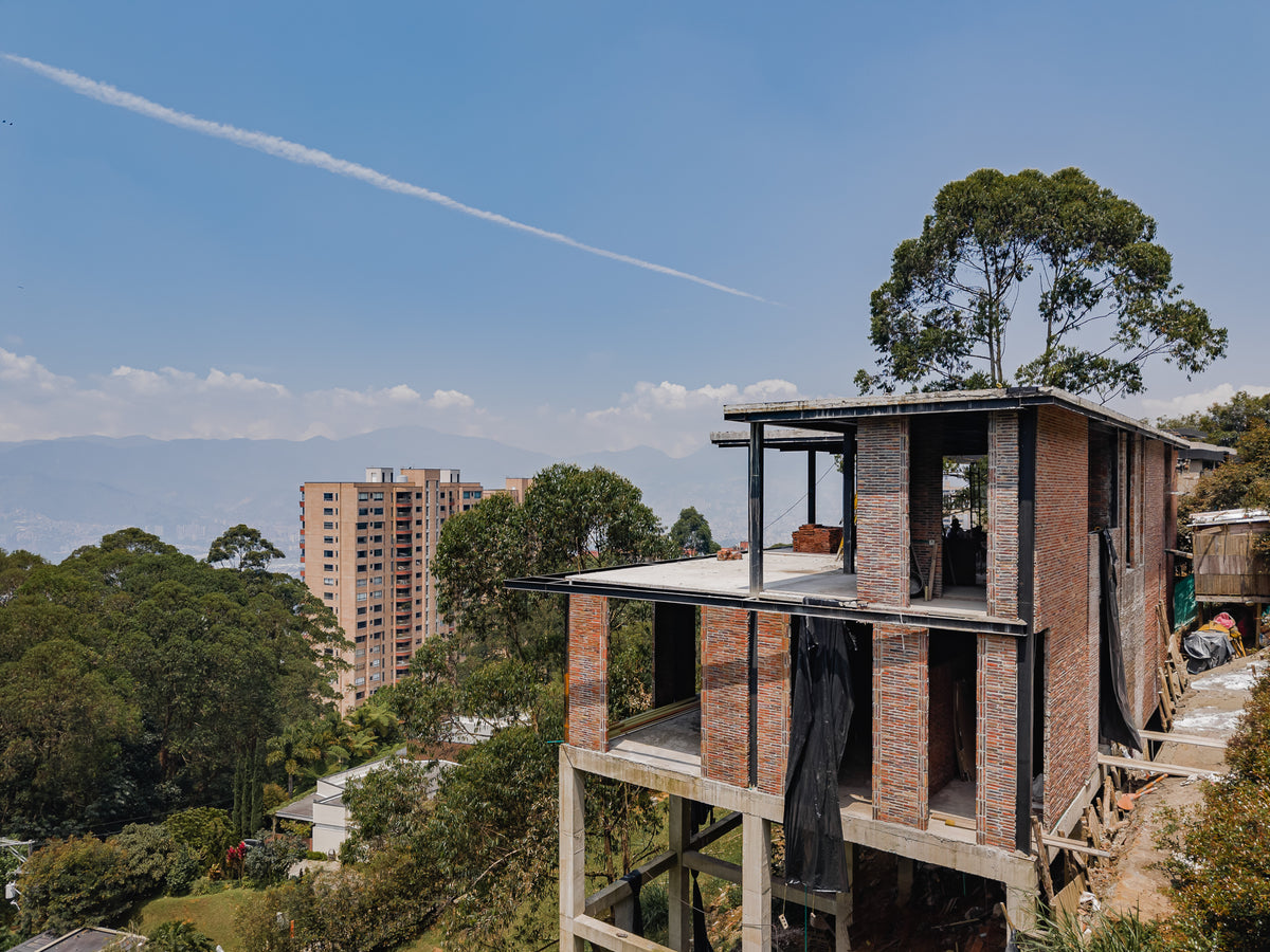 House under construction (75%) La Calera, El Poblado – Lot 1,523 m² and 680 m² built