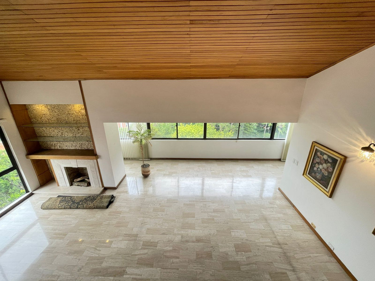 Duplex Penthouse for Renovation in Los Balsos – Views and Potential in El Poblado 