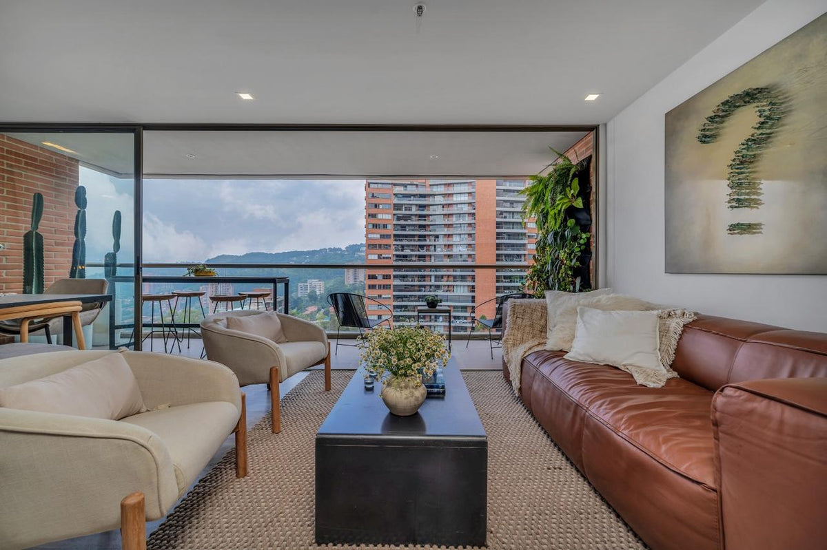 Apartment with balcony &amp; panoramic view Sector Poblado 2 BR 