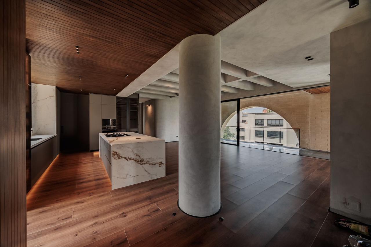 Apartamento Exclusivo en El Poblado, Cerca del Club Campestre – Terraza Privada y Comodidad