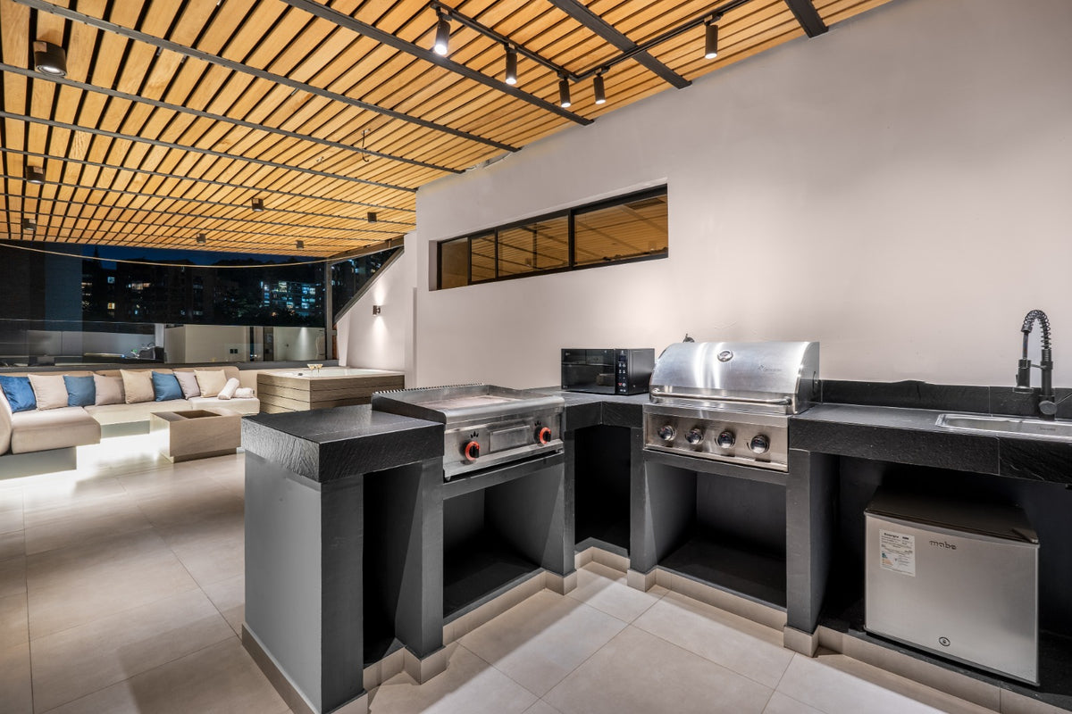 Apartamento Remodelado con Terraza & Jacuzzi Sector Castropol 5 BR