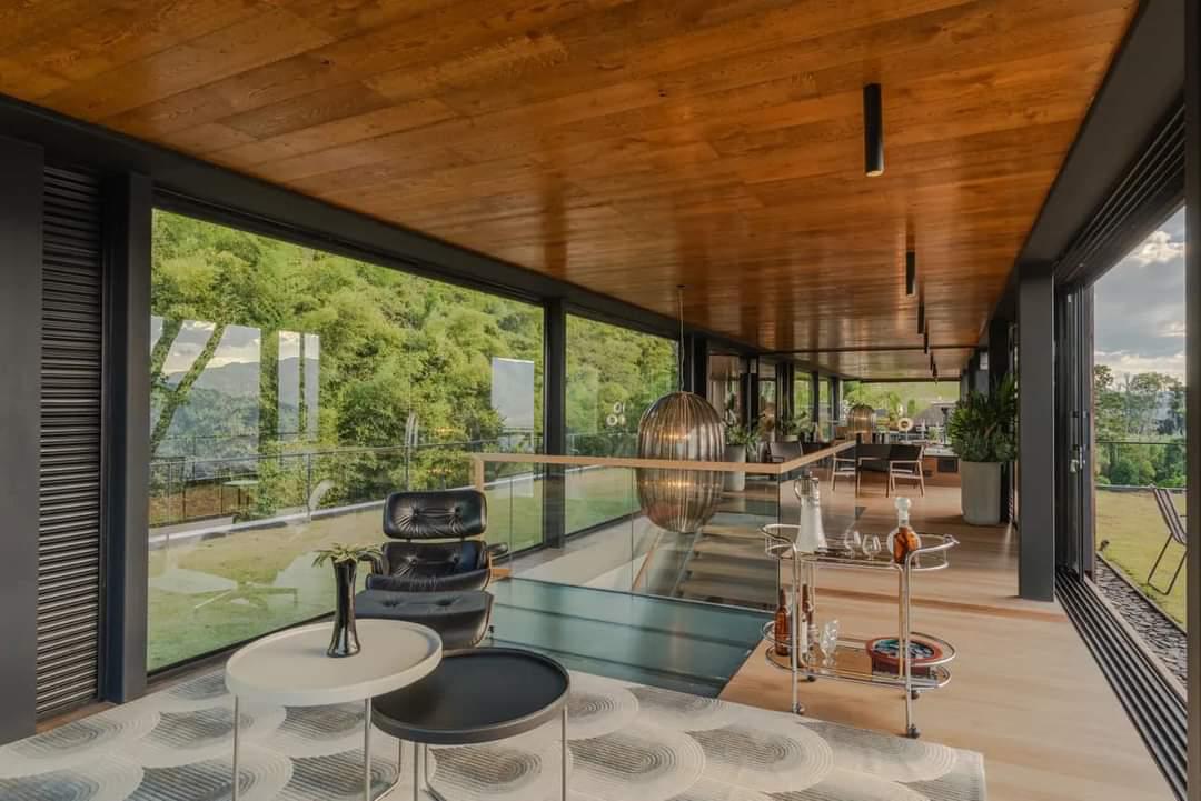Exclusiva Casa en Los Balsos – Diseño Contemporáneo, Naturaleza y Lujo en Medellín