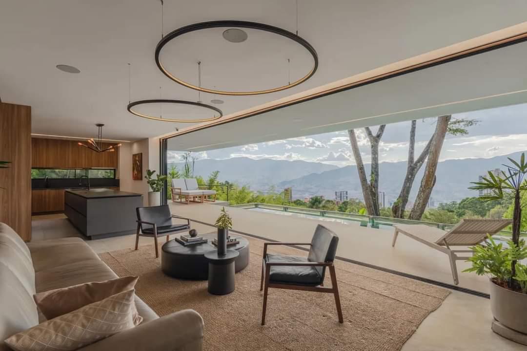Exclusiva Casa en Los Balsos – Diseño Contemporáneo, Naturaleza y Lujo en Medellín