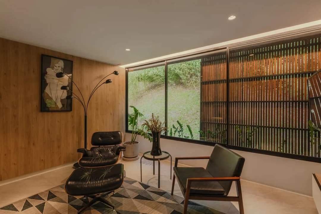 Exclusiva Casa en Los Balsos – Diseño Contemporáneo, Naturaleza y Lujo en Medellín