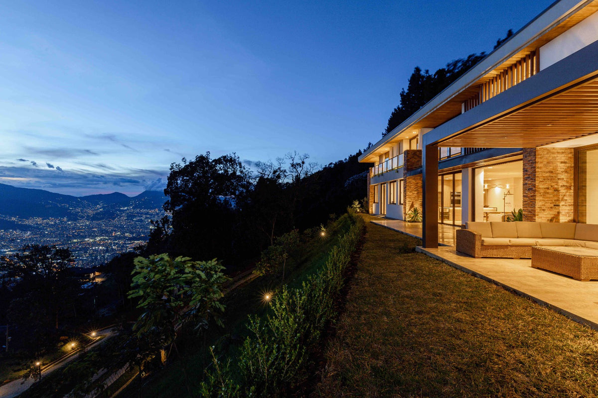 Casa de Lujo con Dos Viviendas en Las Palmas – Exclusividad, Naturaleza y Tecnología
