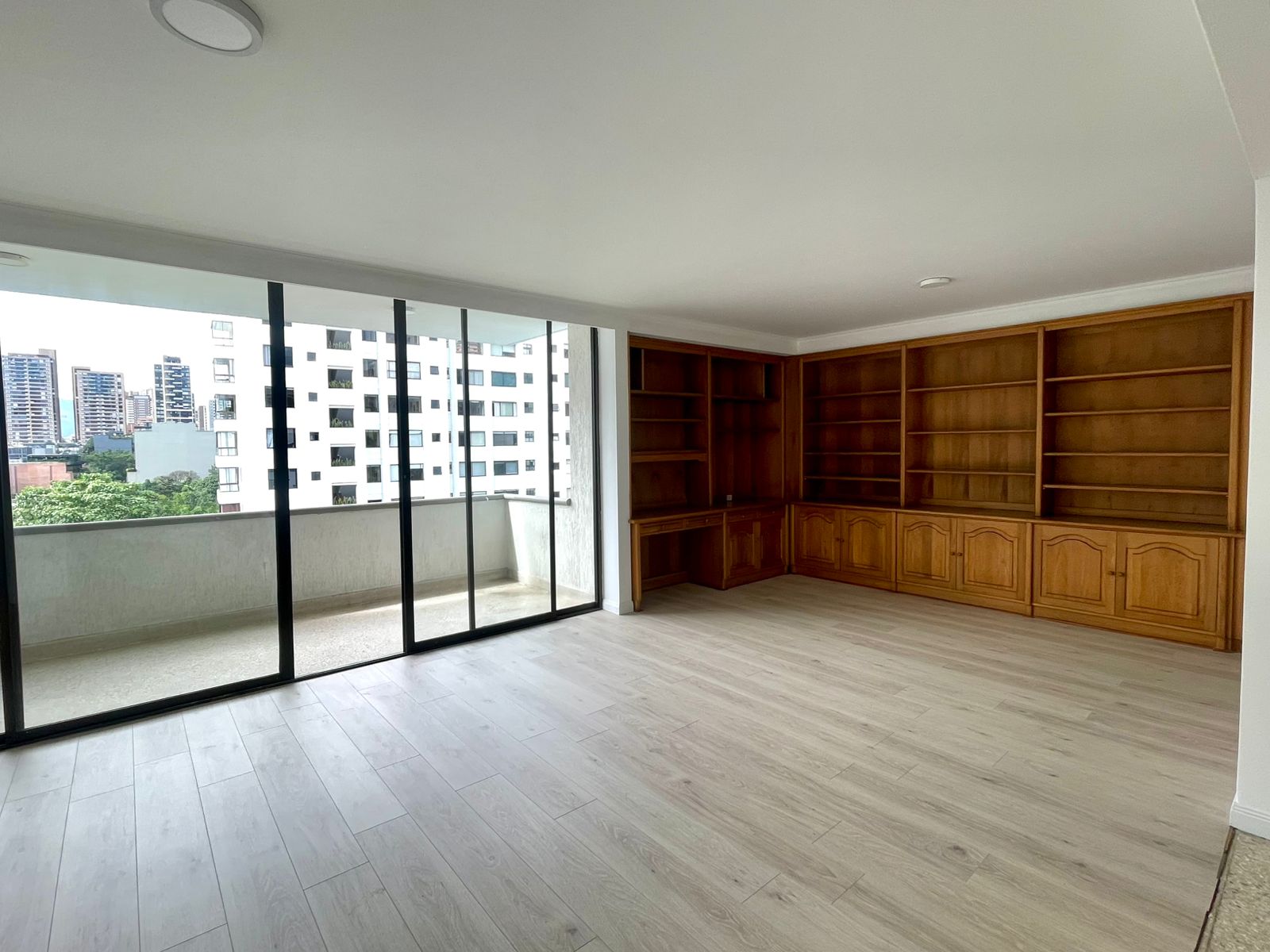 Apartment Opportunity to remodel near the Medellín del Poblado Clinic 4 BR