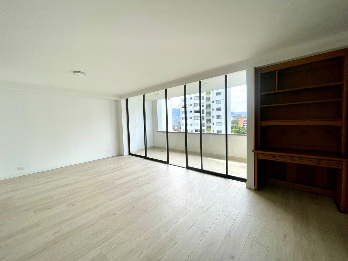 Apartment Opportunity to remodel near the Medellín del Poblado Clinic 4 BR