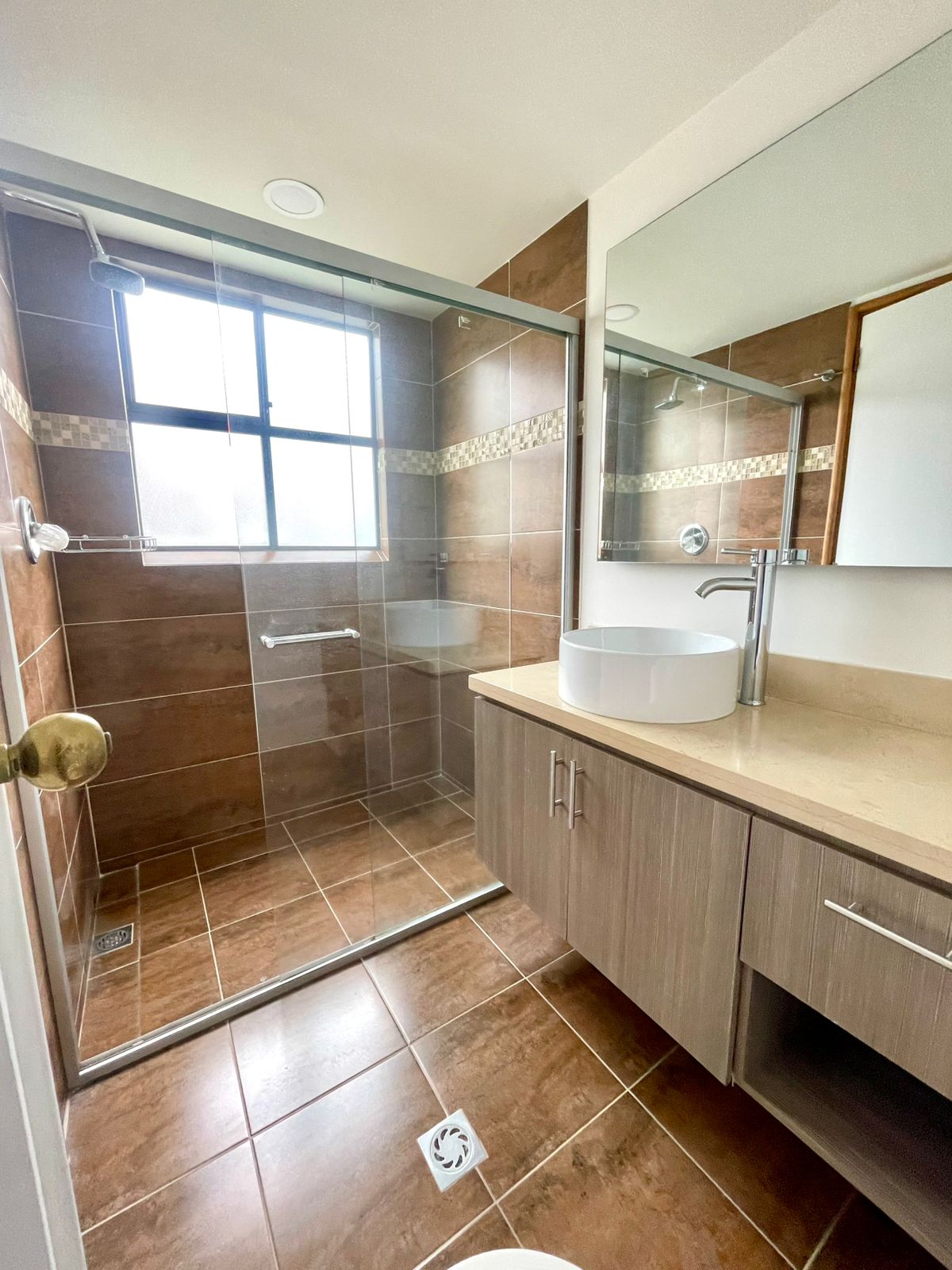 Apartment Opportunity to remodel near the Medellín del Poblado Clinic 4 BR