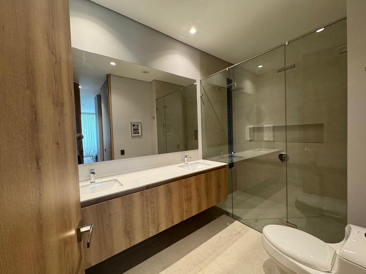 Apartment with a terrace-style balcony and luxury common areas in Castropol, El Poblado