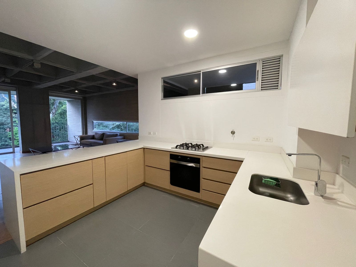 Apartment with a Nature Reserve View in Las Lomas I – Modern Design, Balcony, and Natural Light