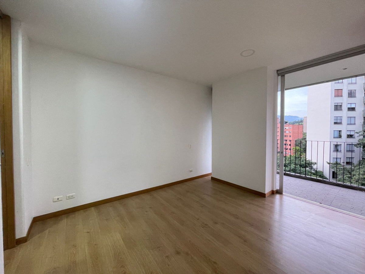 Apartment with a Nature Reserve View in Las Lomas I – Modern Design, Balcony, and Natural Light