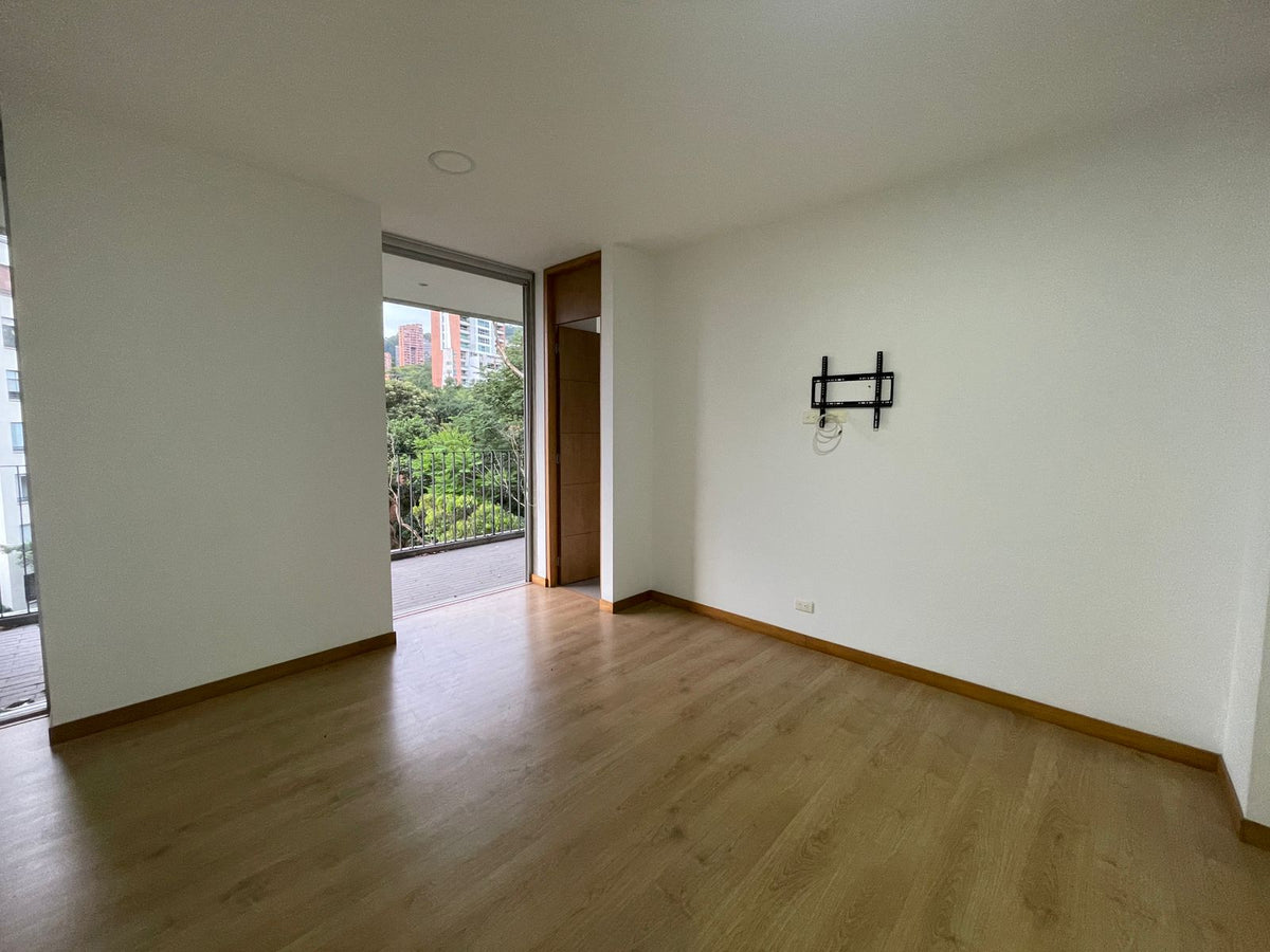 Apartment with a Nature Reserve View in Las Lomas I – Modern Design, Balcony, and Natural Light