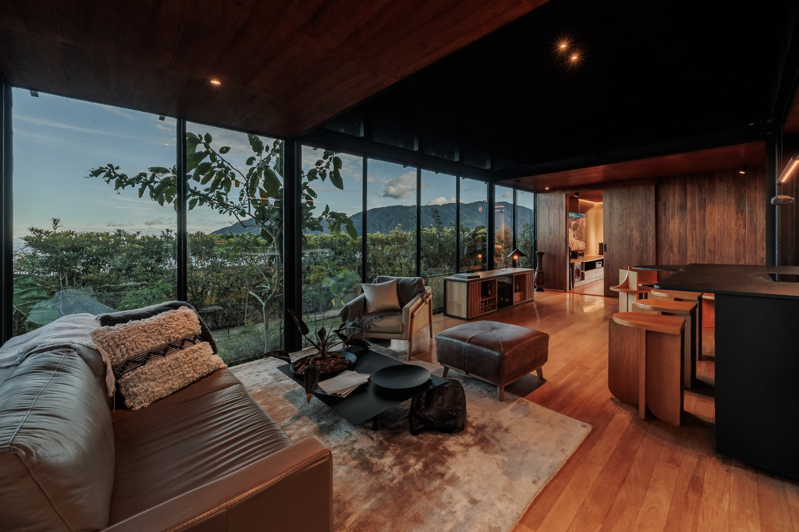 Casa moderna en Alto del Escobero con vista a reserva forestal