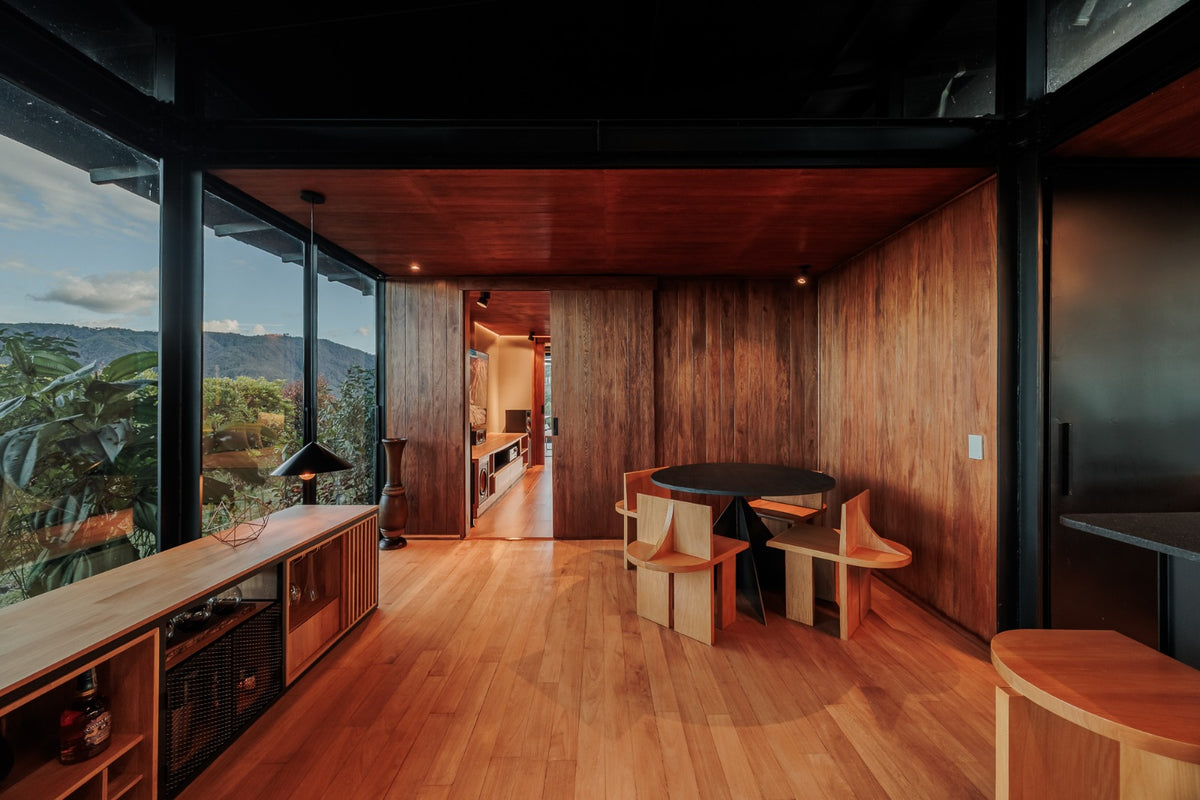 Casa moderna en Alto del Escobero con vista a reserva forestal