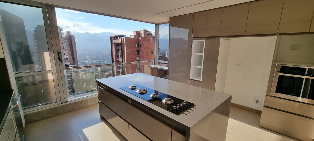 Apartamento en El Poblado, 230 m² – Piso alto en sector Lalinde