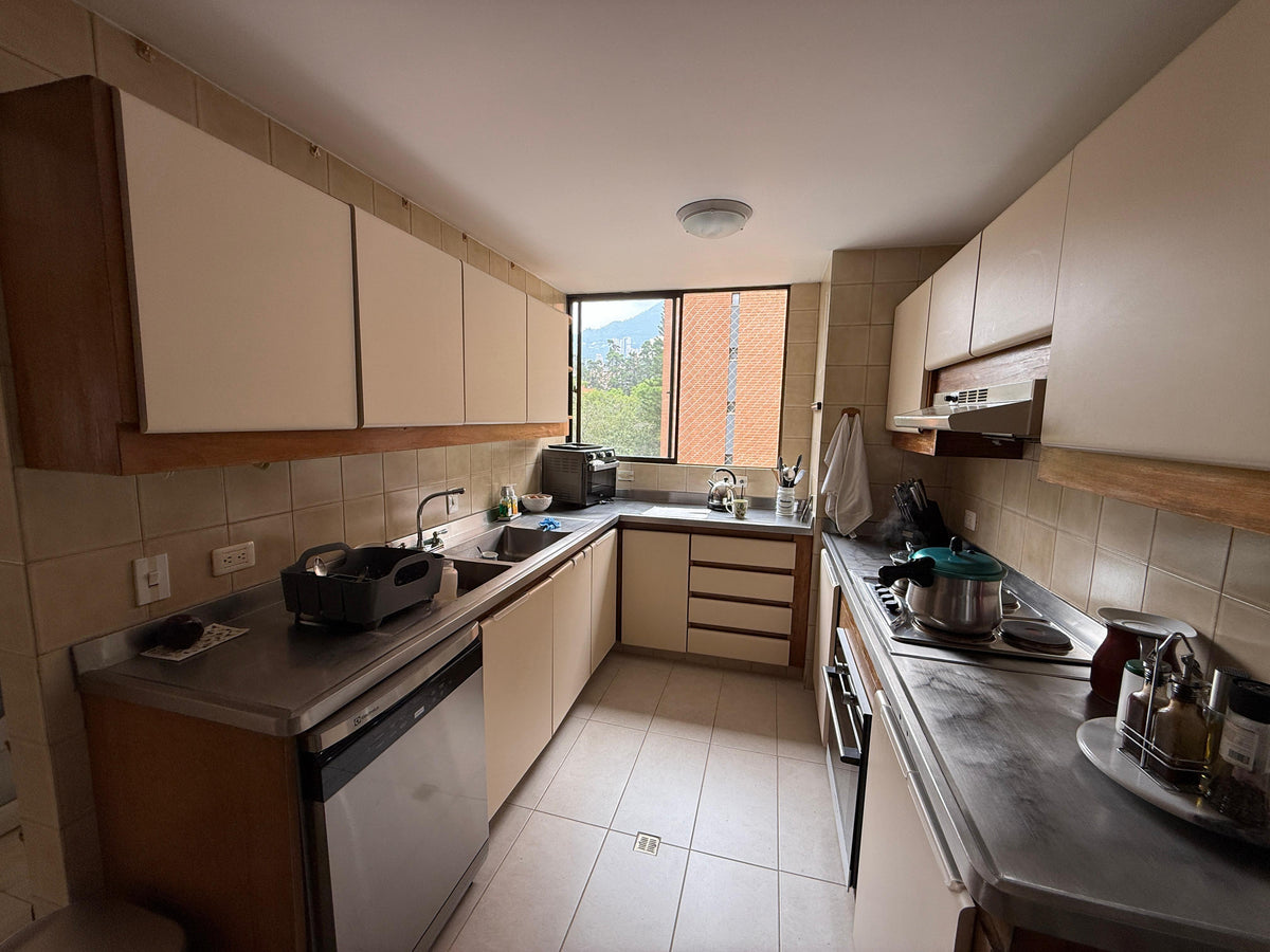 Apartamento amplio para remodelar en La Tomatera, cerca de La 10 y El Tesoro