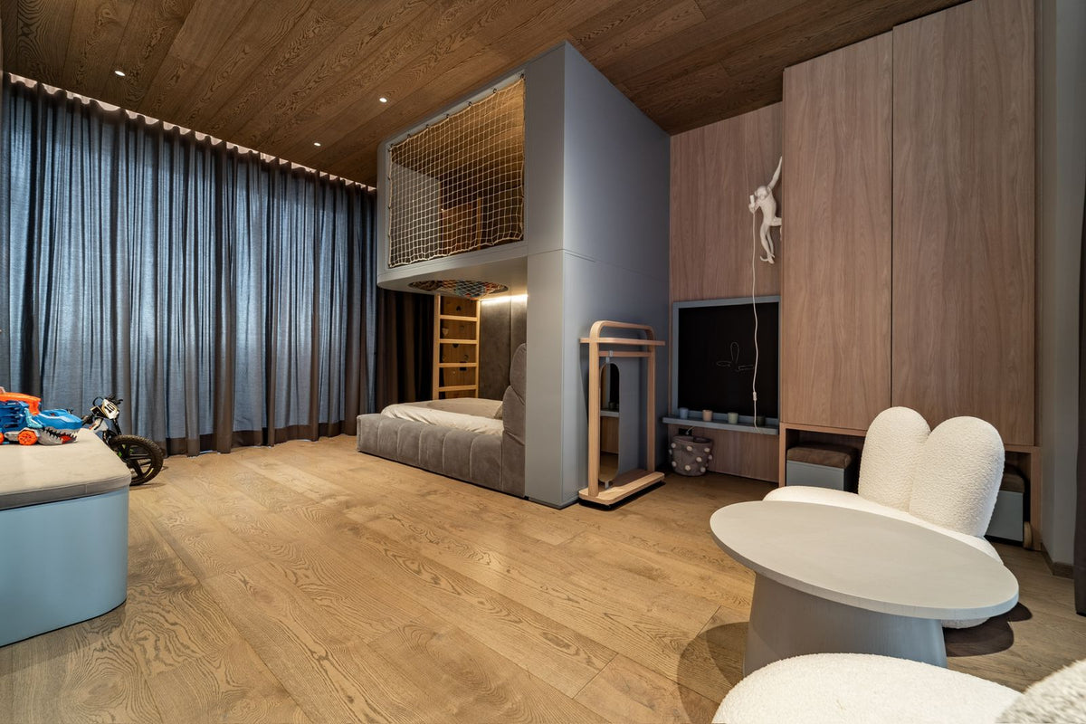 Casa domotizada con bosque nativo, espejo de agua y tecnología inteligente