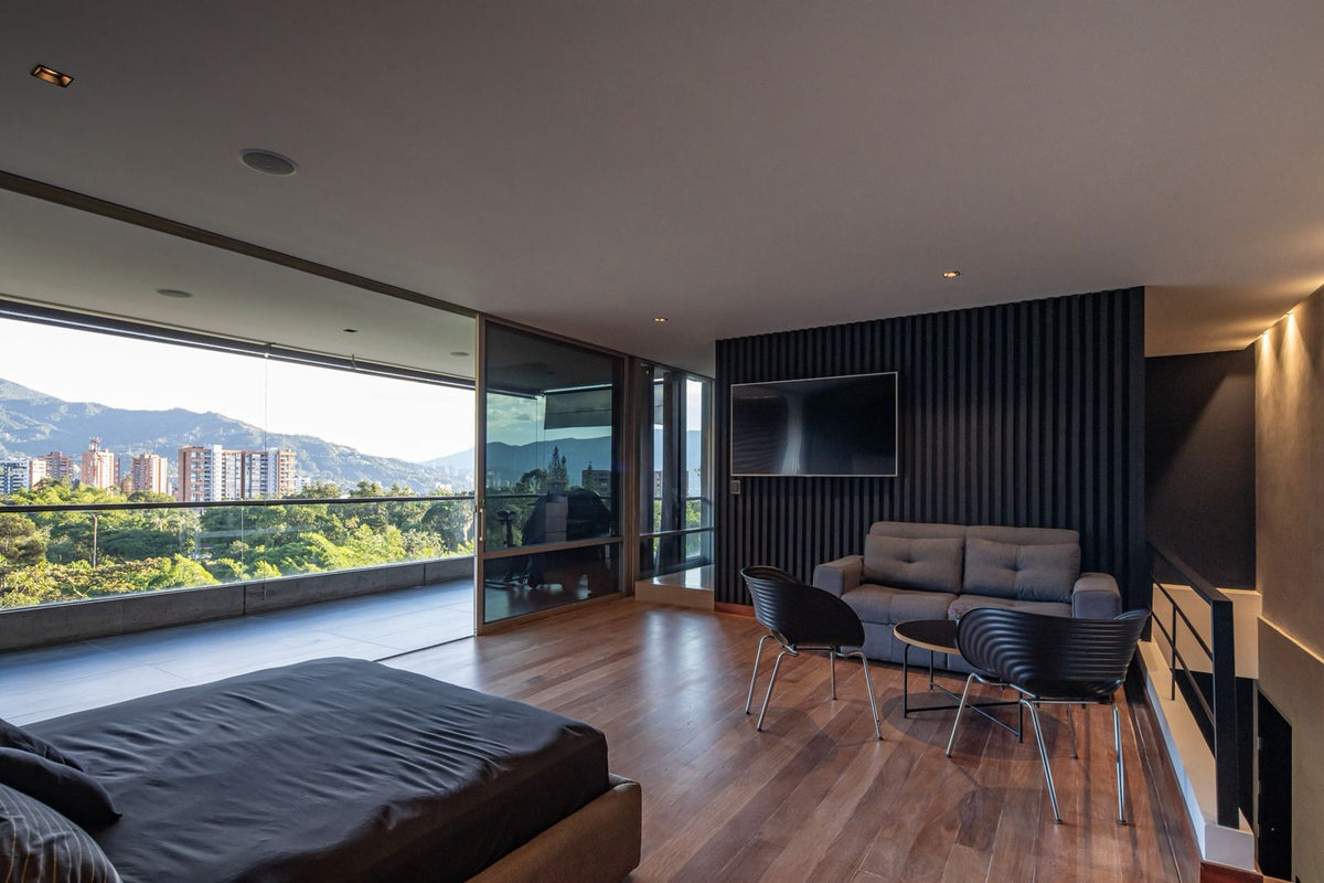 Apartamento dúplex en San Lucas, El Poblado – 170 m² con vista verde y amplios balcones