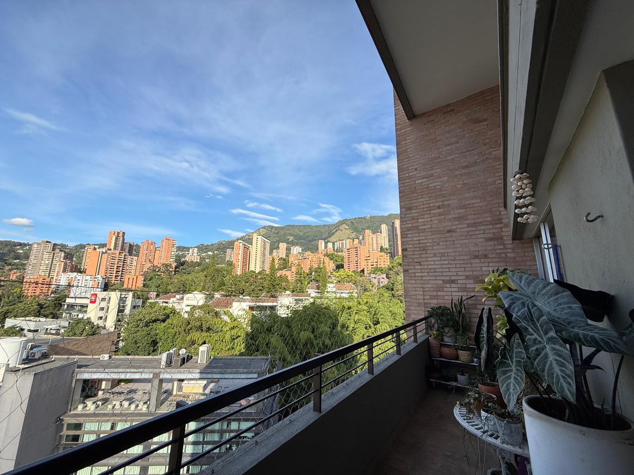 Apartamento dúplex en Alto Provenza, El Poblado con vista y excelente ubicación