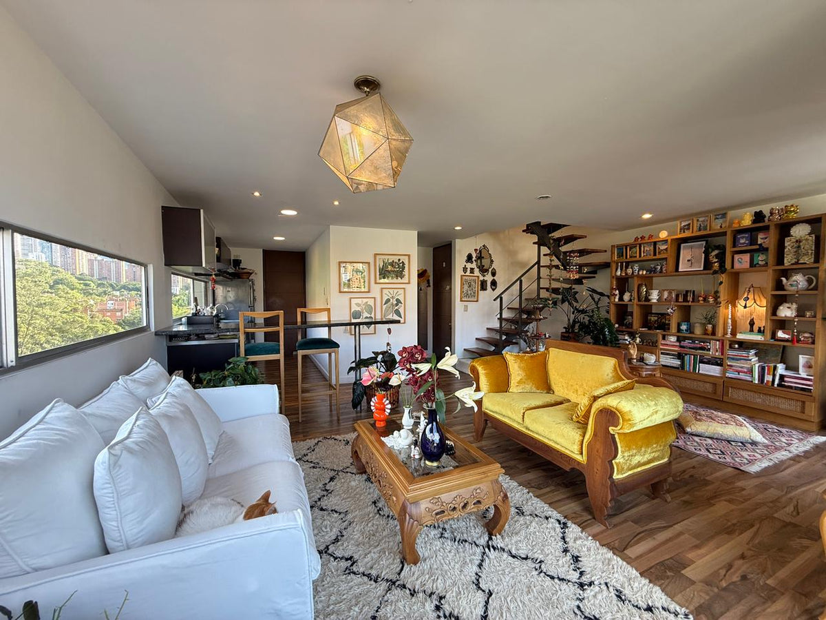 Apartamento dúplex en Alto Provenza, El Poblado con vista y excelente ubicación