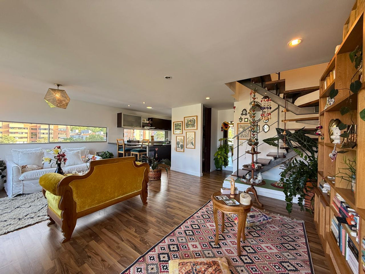 Apartamento dúplex en Alto Provenza, El Poblado con vista y excelente ubicación