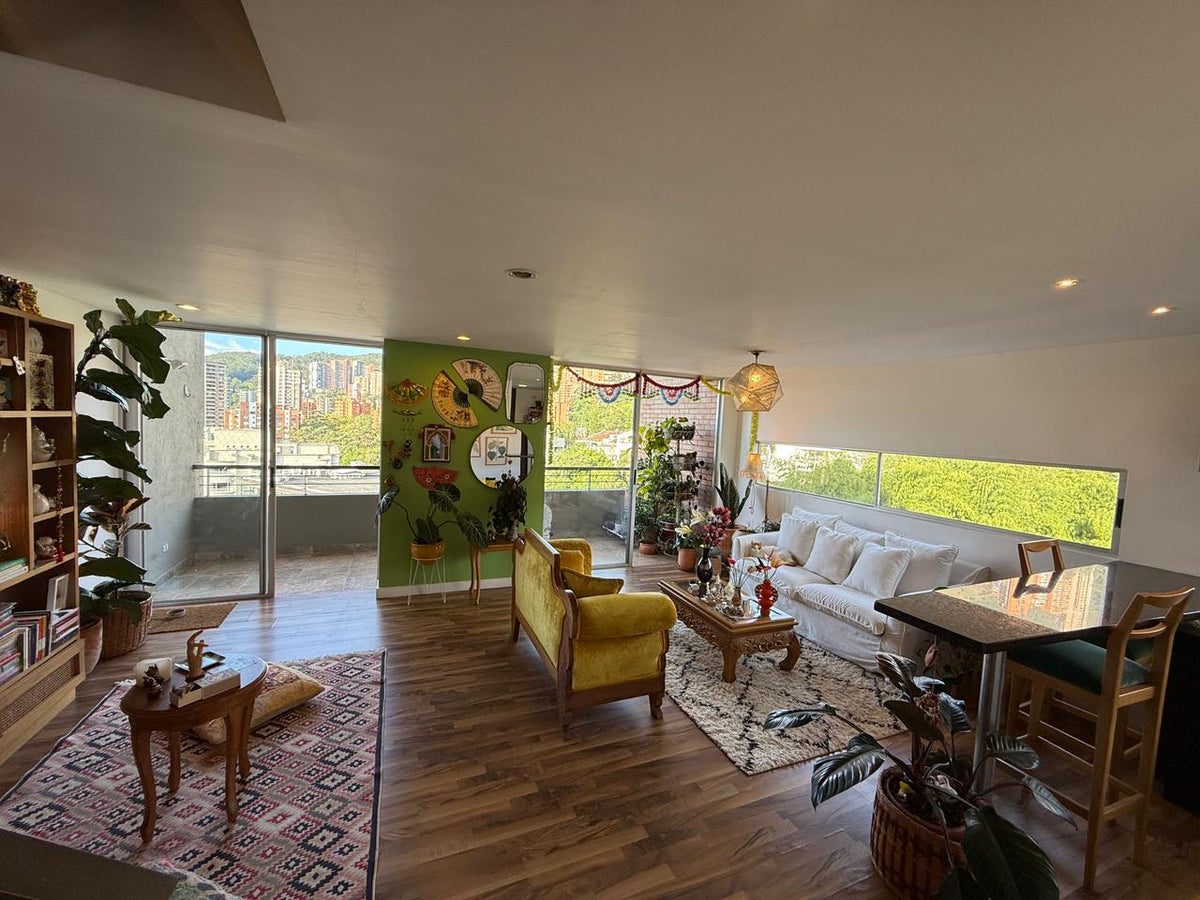 Apartamento dúplex en Alto Provenza, El Poblado con vista y excelente ubicación