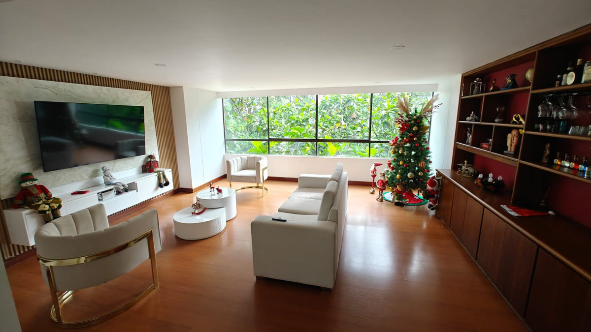 Family apartment in Las Lomas, El Poblado with communal areas