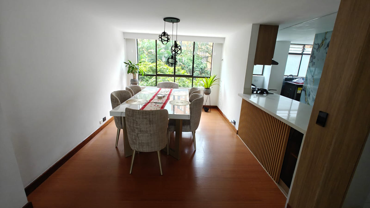 Family apartment in Las Lomas, El Poblado with communal areas