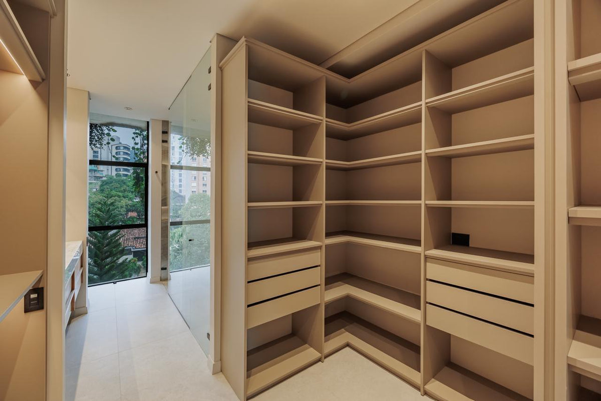 Apartamento sin amoblar de 308 m² con terraza y jacuzzi en El Poblado