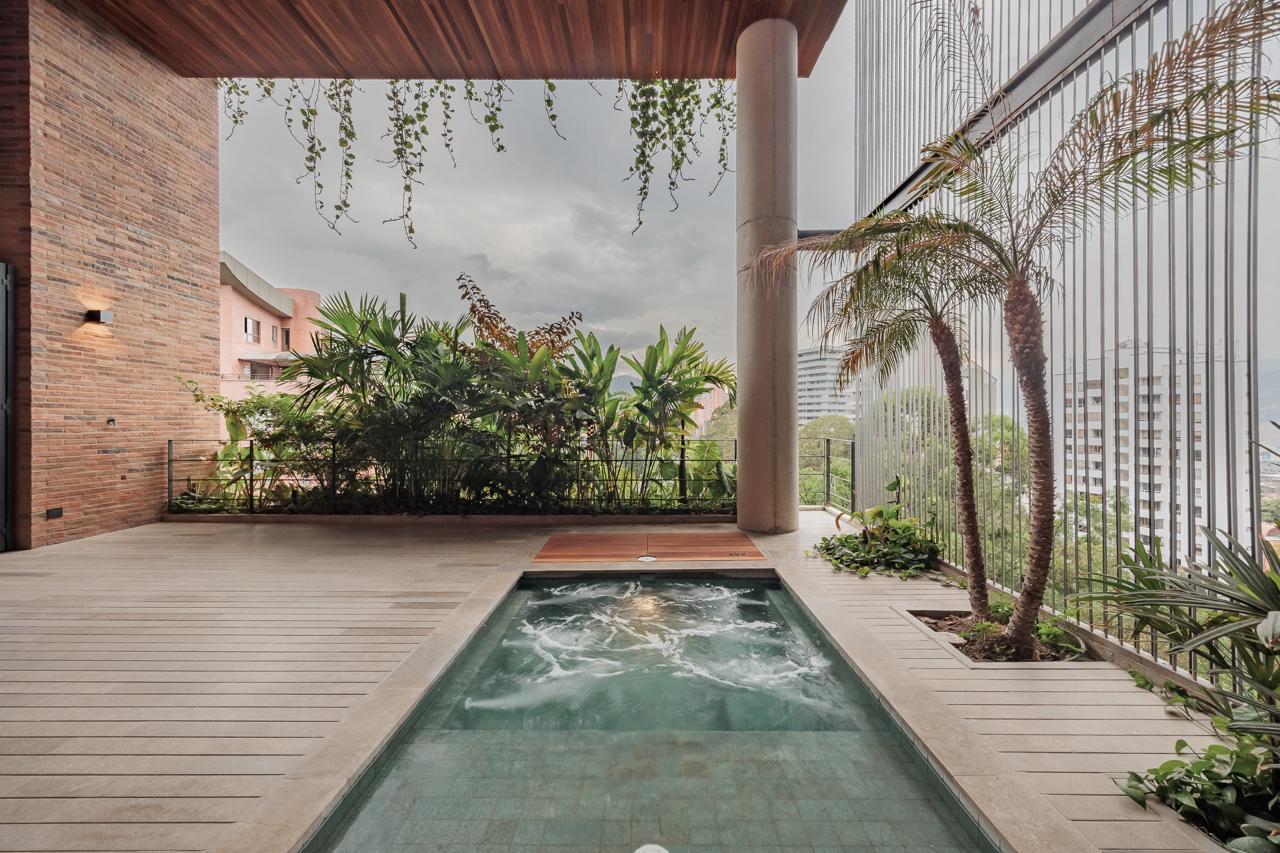 Apartamento sin amoblar de 308 m² con terraza y jacuzzi en El Poblado