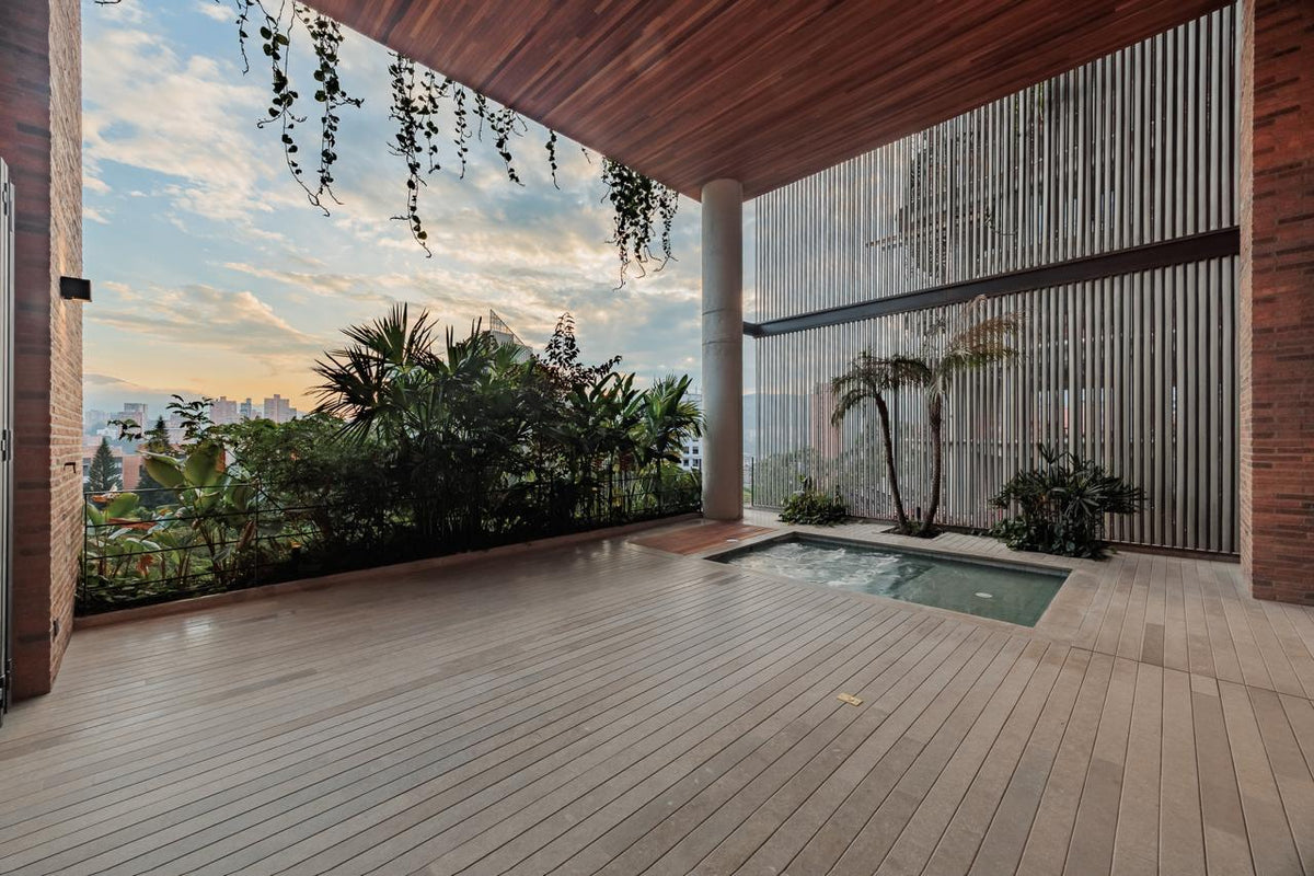 Apartamento sin amoblar de 308 m² con terraza y jacuzzi en El Poblado